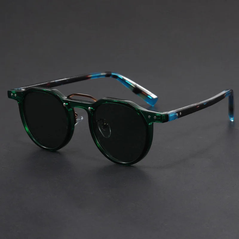 Runde Herren Sonnenbrille im Retro-Stil mit polarisierten Gläsern und UV-Schutz; stilvolles Modeaccessoire.