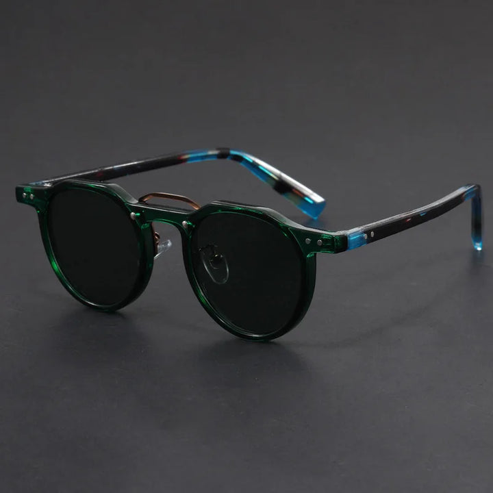 Runde Herren Sonnenbrille im Retro-Stil mit polarisierten Gläsern und UV-Schutz; stilvolles Modeaccessoire.