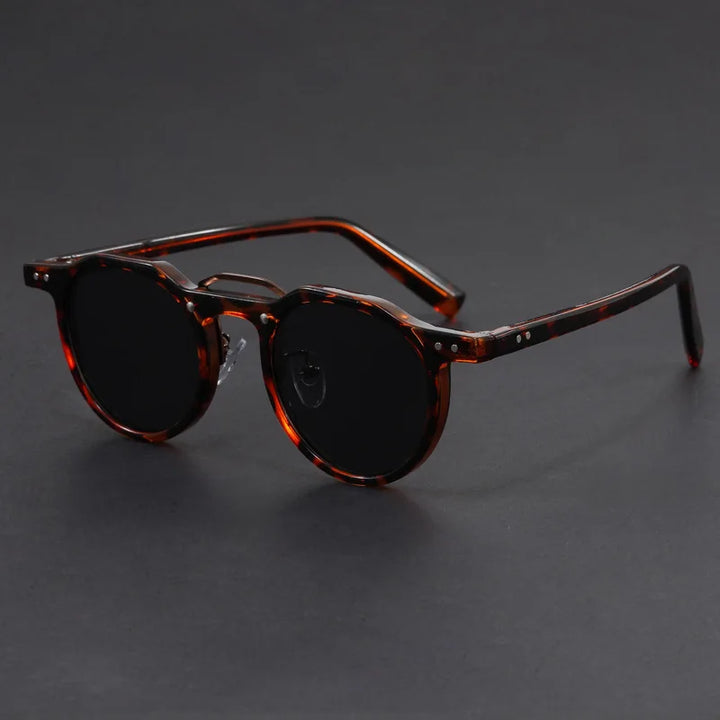 Polarisierte Gläser für Herren Sonnenbrille, rundes Retro-Modell, bietet optimalen UV-Schutz und klare Sicht.