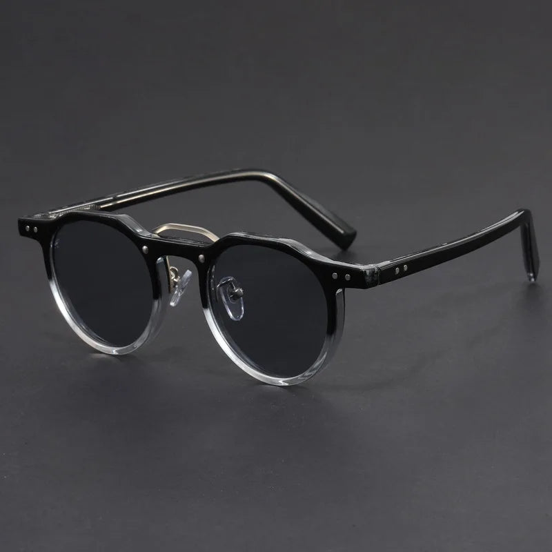 Nahaufnahme der runden Herren Sonnenbrille im Retro-Design, zeigt hochwertige polarisierte Gläser und leichten Rahmen.