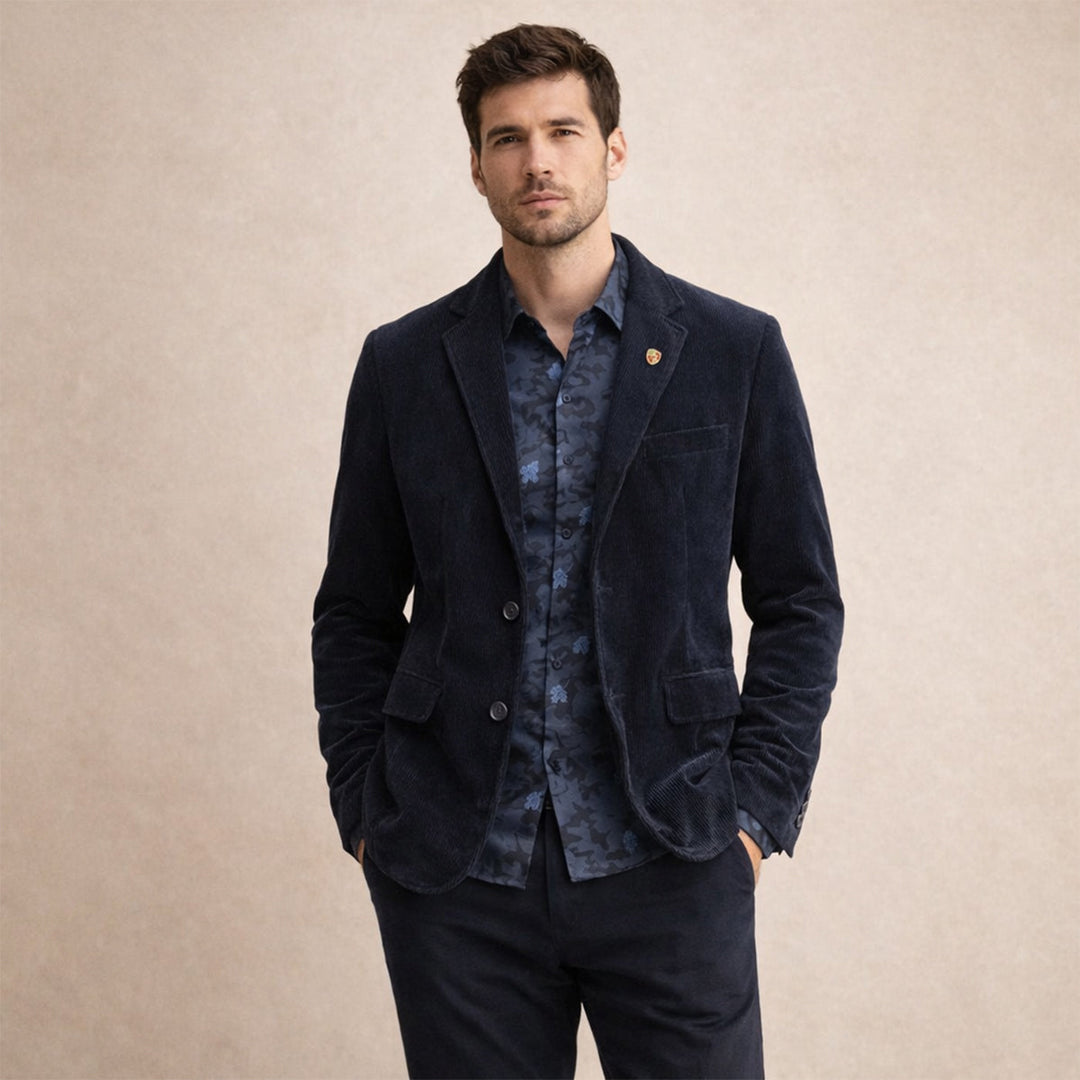 Taillierter Herren Winterblazer in Vintage-Optik mit Ellbogenpatches, perfekt für elegante Herrenmode.