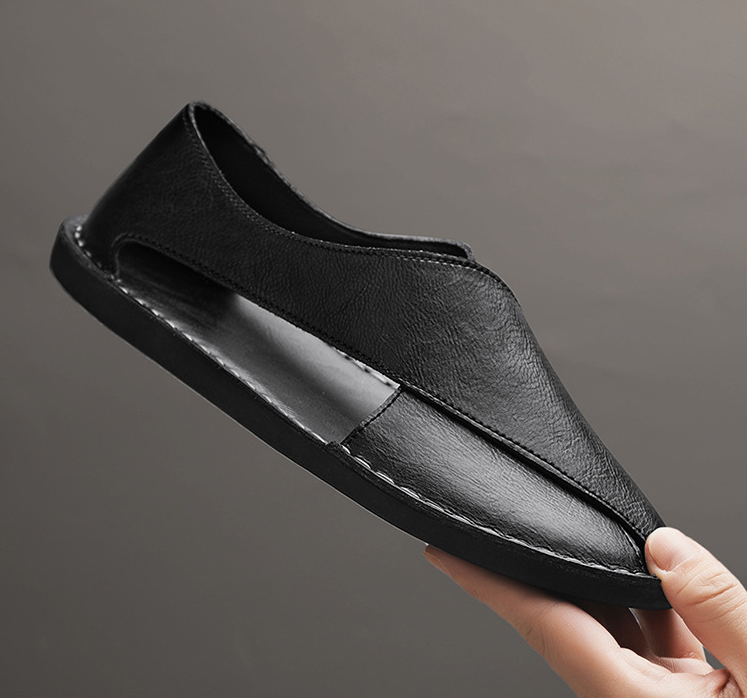Modische Herren Crossover Sandalen mit gekreuzten Riemen und handgenähten Verzierungen; langlebige Alltagssandalen.