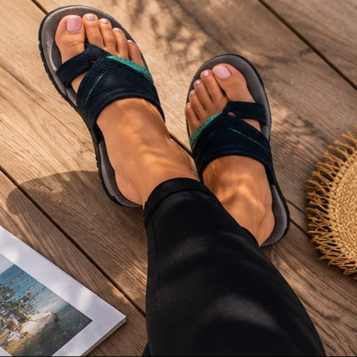 Leichte, bequeme Damen Flip Flops, ideal als Badeschuhe oder Zehentrenner für warme Sommertage.