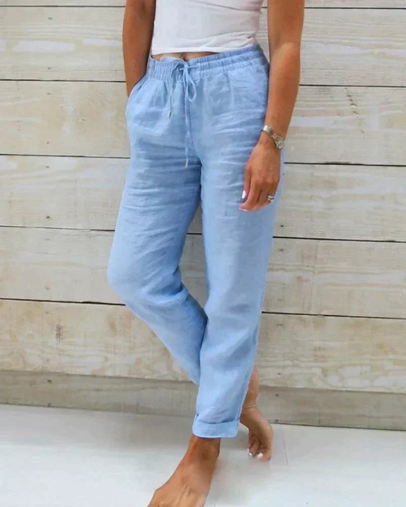 Schwarze, elastische Damen-Freizeithose mit Stretch-Bund für maximalen Komfort und Bewegungsfreiheit.