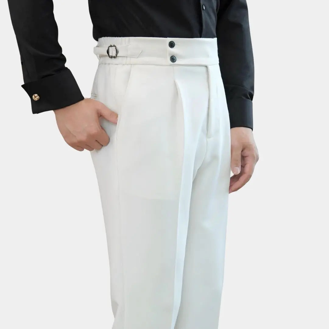 Schwarze Herrenhose im klassischen italienischen Stil, elegant & bequem. Perfekt für Büro und Freizeit.