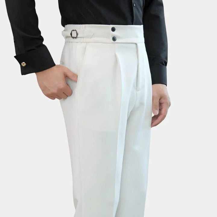 Schwarze Herrenhose im klassischen italienischen Stil, elegant & bequem. Perfekt für Büro und Freizeit.