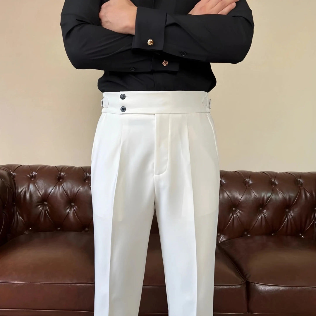 Detailansicht der hochwertigen Stofftextur der klassischen italienischen Herrenhose, bequem & elegant.