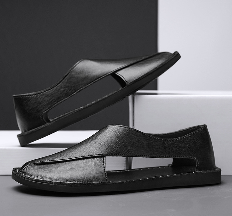 Robuste Herren Freizeit Sandalen mit Crossover-Design und sorgfältig handgenähten Elementen für Komfort.