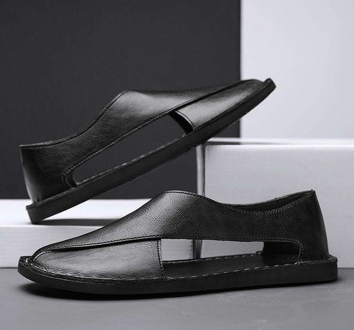 Robuste Herren Freizeit Sandalen mit Crossover-Design und sorgfältig handgenähten Elementen für Komfort.