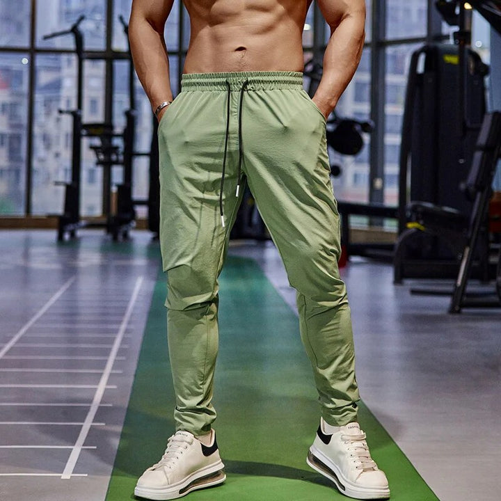 Herren Sporthose Regular Fit, atmungsaktiv, schnelltrocknend. Ideal für Sport, Training, Jogging & Freizeit.