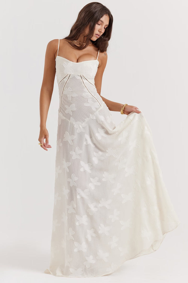 Damen Abendkleid mit Spitze. Festliches, langes Maxikleid, schimmernd und stilvoll für besondere Momente.