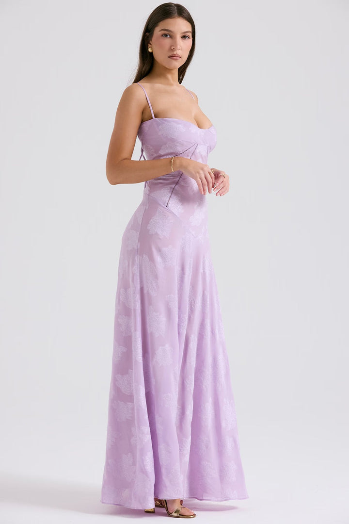 Festliches Spitzen-Maxikleid für Damen. Elegantes Abendkleid mit Glitzer, ideal für besondere Anlässe.