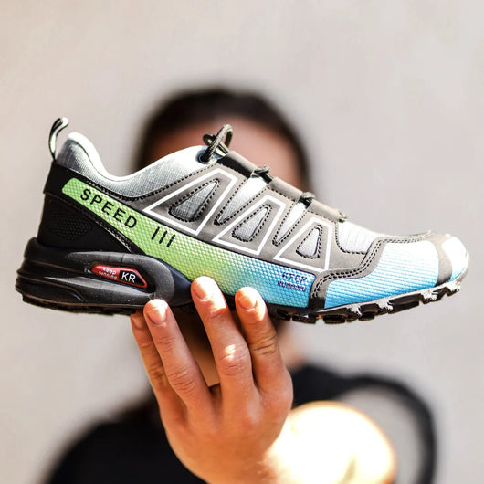Robuste Unisex Wanderschuhe mit griffiger Sohle für optimalen Halt im Gelände. Ideal für Hiking.