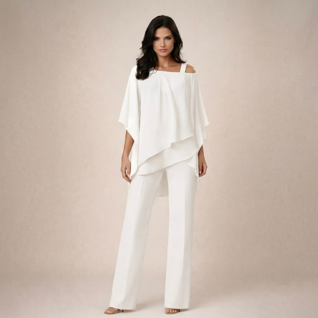 Stilvoller Damen Zweiteiler mit eleganter Lagenbluse & passender Hose. Ideal für Büro & Freizeit, modisch & bequem.