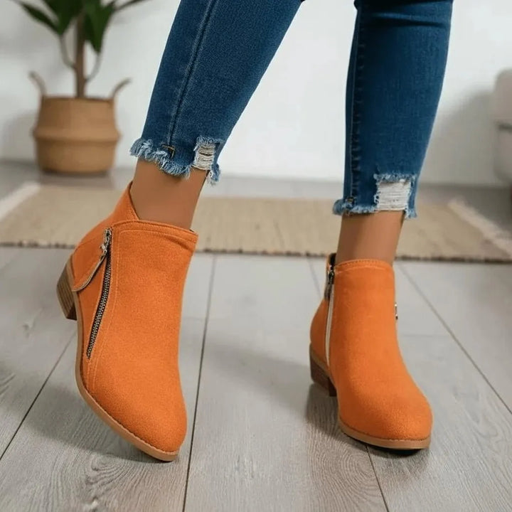Moderne Herbstschuhe: Damen Stiefeletten mit bequemer Passform, Blockabsatz und praktischem Seitenreißverschluss.