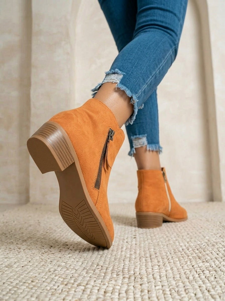 Schicke Damen Stiefeletten mit Blockabsatz & Reißverschluss. Ideal für herbstliche Spaziergänge und Looks.
