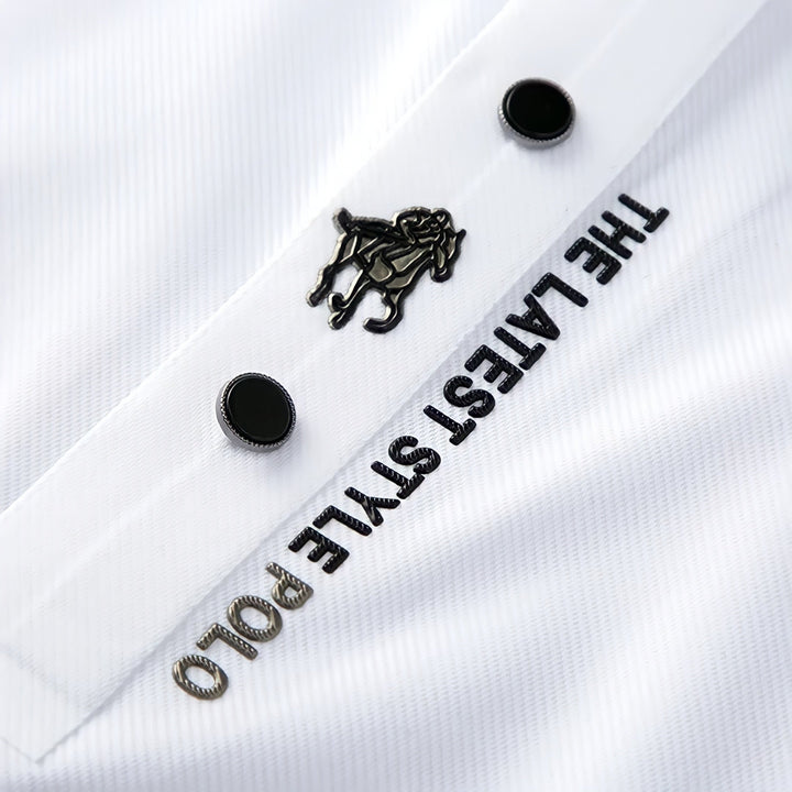 Bequemes, faltenfreies türkisfarbenes Herren Poloshirt, ideal für Alltag und Freizeit.