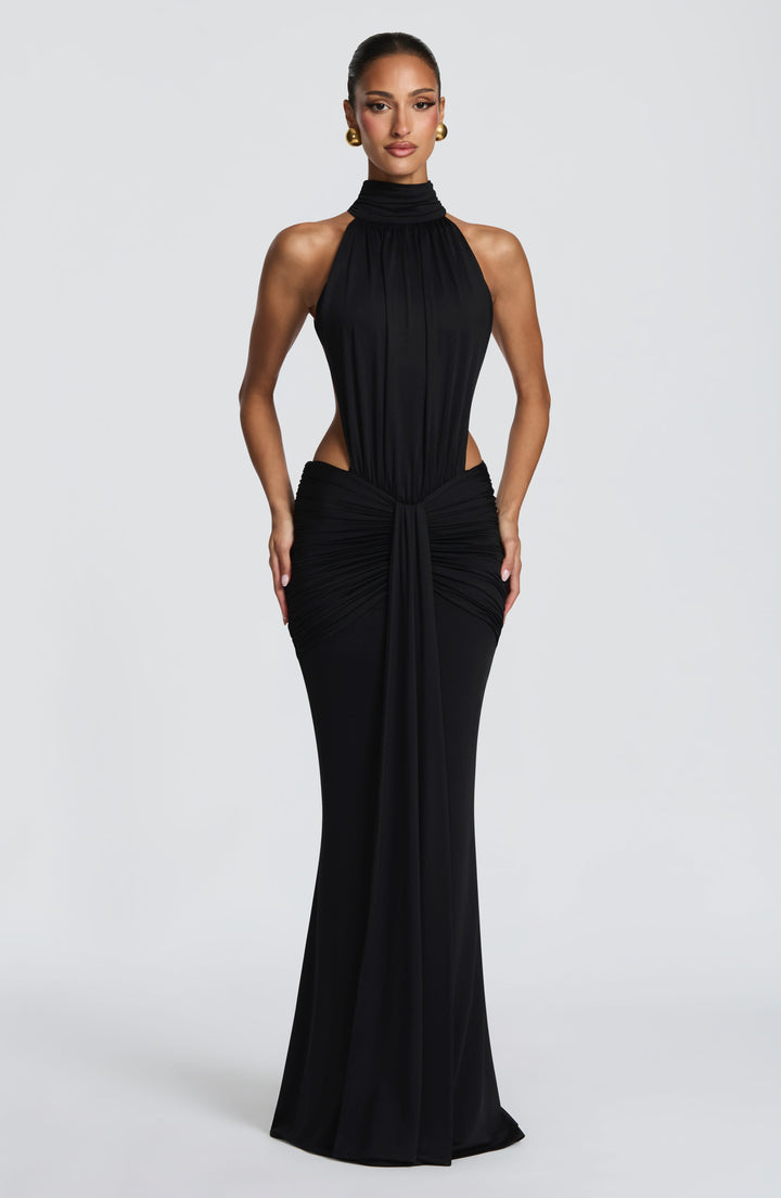Braunes elegantes Neckholder Abendkleid, tiefer Rücken, bodenlang, Damen Maxikleid für Festlichkeiten.