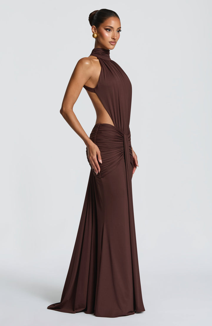 Orangefarbenes Cocktailkleid, Neckholder, tiefer Rücken, elegantes Partykleid für besondere Anlässe.