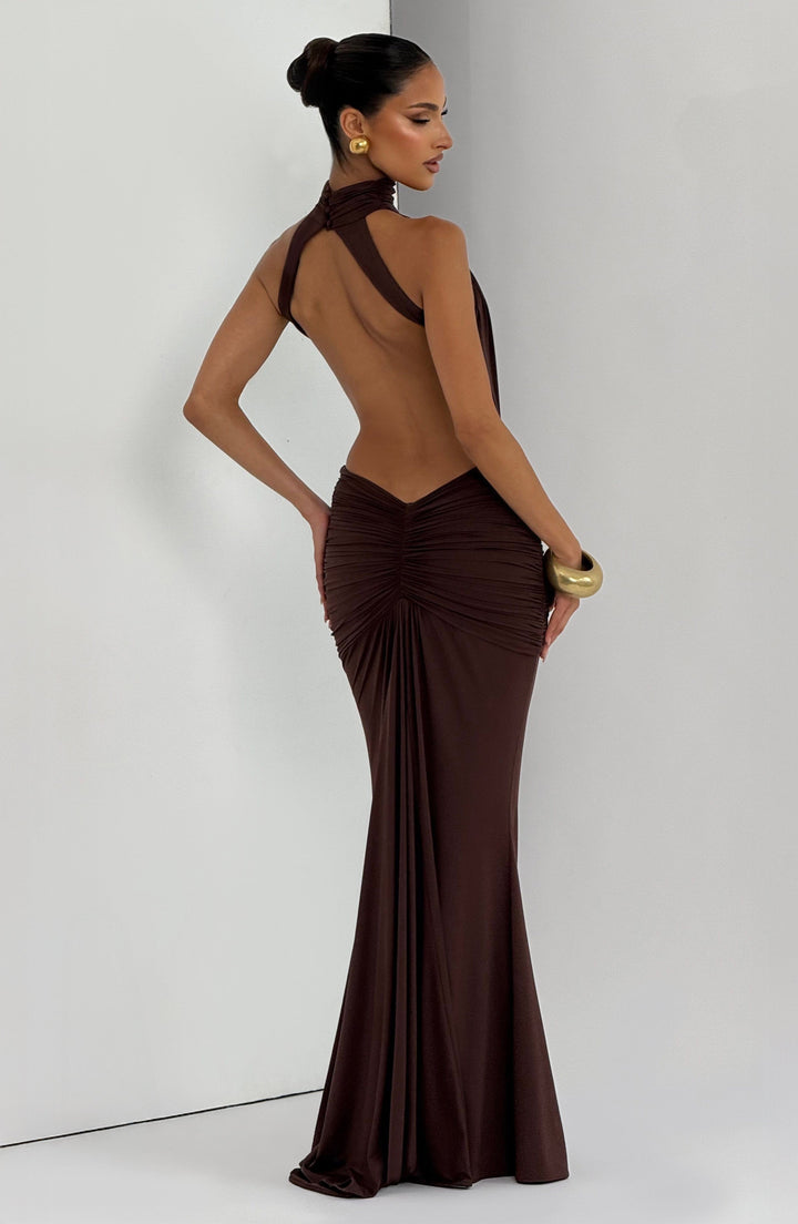 Grünes elegantes Abendkleid, Neckholder, tief ausgeschnittener Rücken, bodenlang, Gala-tauglich.