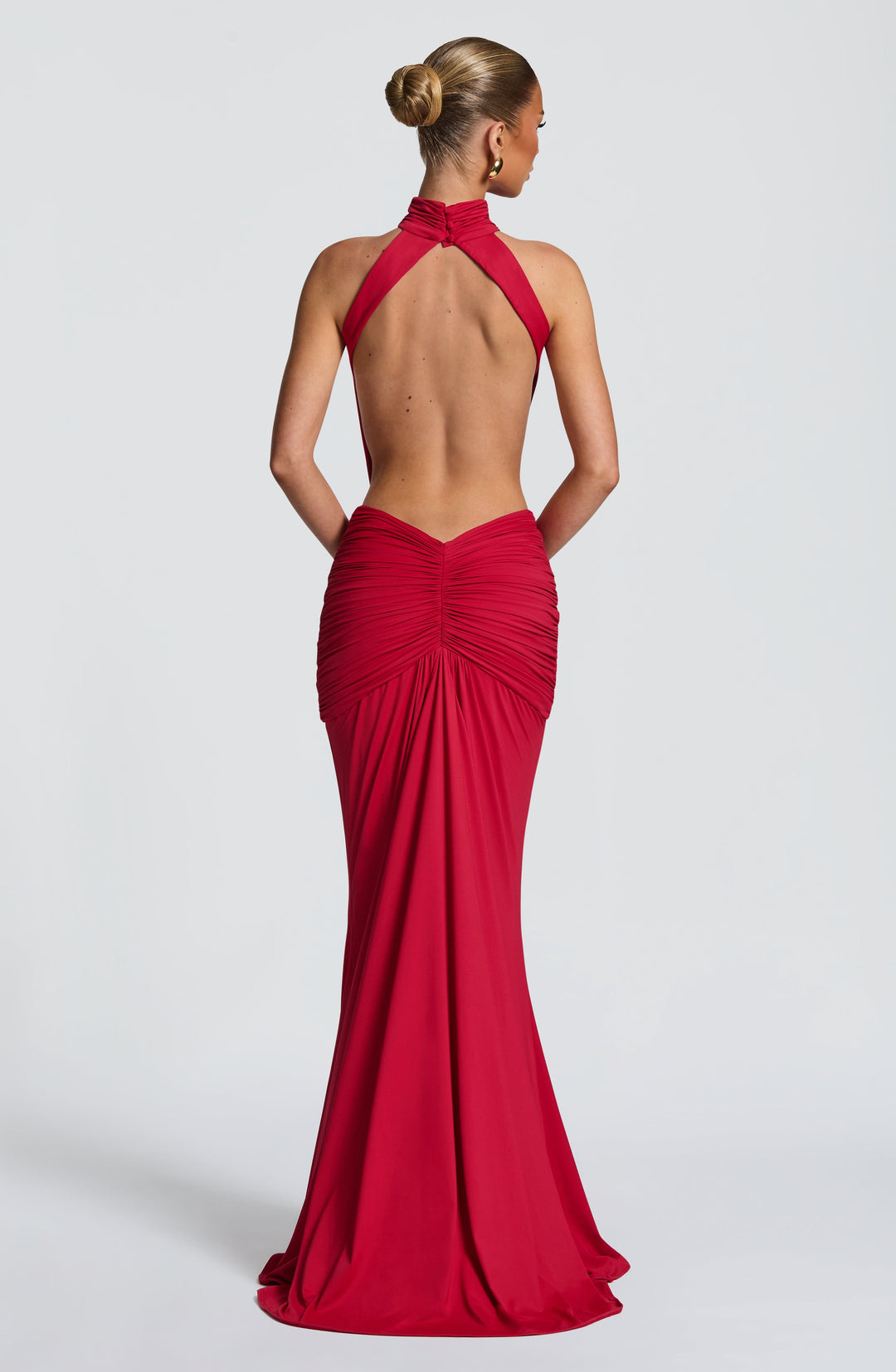 Rotes Gala Abendkleid, Neckholder, tiefer Rückenausschnitt, elegantes Damenkleid für besondere Nächte.