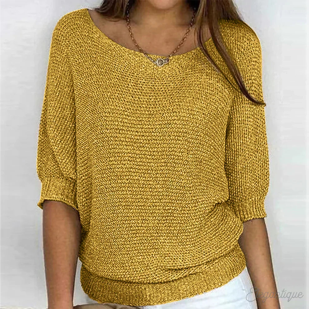 Nahaufnahme des eleganten Louisa Strickpullovers. Textur und Langarm-Details des Damen Pullovers.