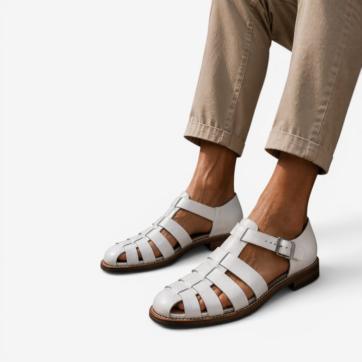 Leichte Herren Strandsandalen für Urlaub & Freizeit. Bequeme offene Sommerschuhe für warme Tage und einfache Spaziergänge.