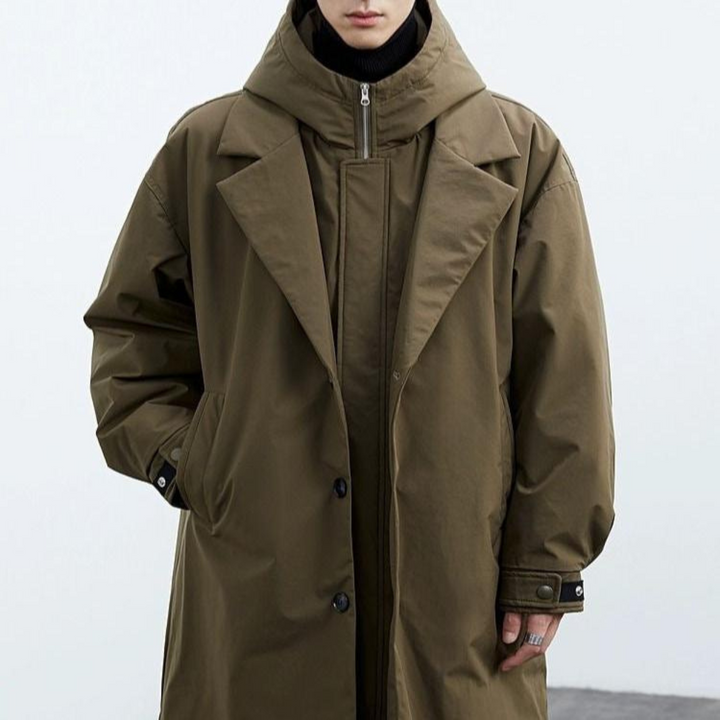 Schwarze, wasserdichte Allwetterjacke mit Kapuze; vielseitige Übergangsjacke für Damen und Herren.