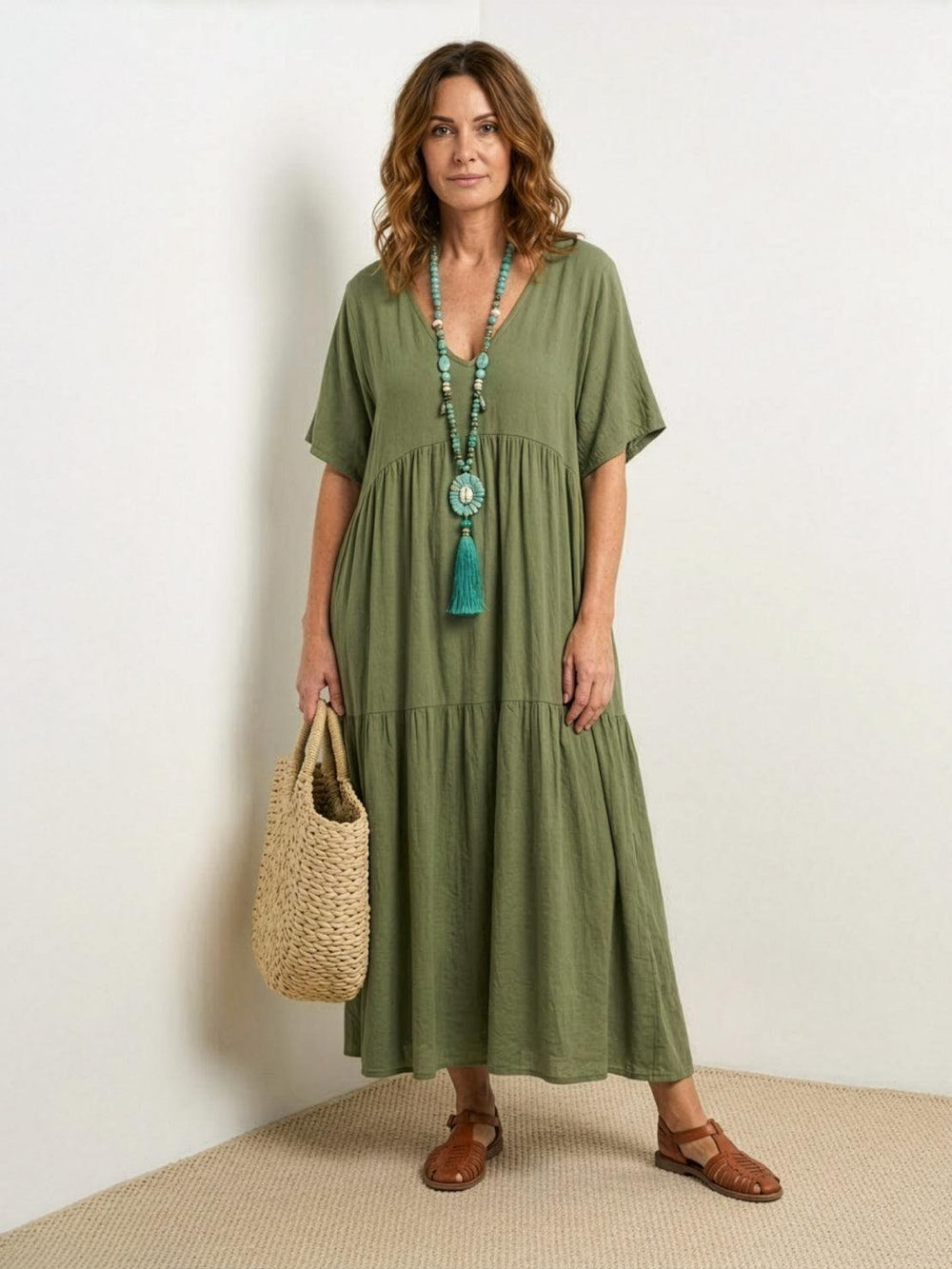 Farbenfrohes Damen Maxikleid im Boho-Stil mit V-Ausschnitt, ein leichtes Sommerkleid für elegante Damenmode.