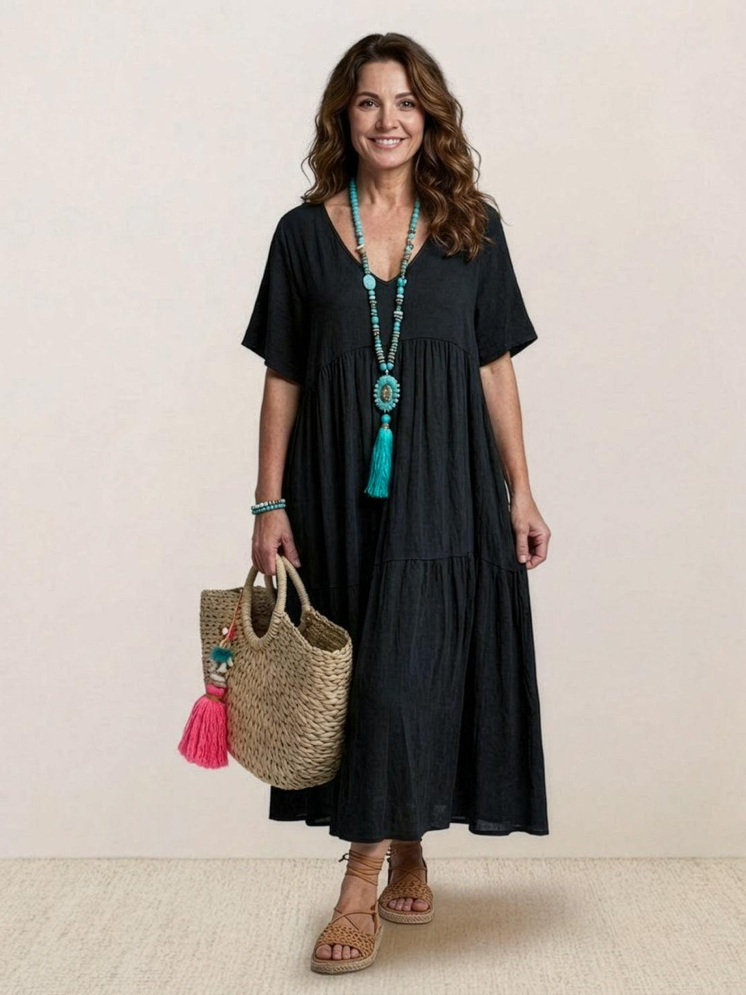 Leichtes Damen Boho Maxikleid mit V-Ausschnitt, ein farbenfrohes Sommerkleid für entspannte Tage am Strand.