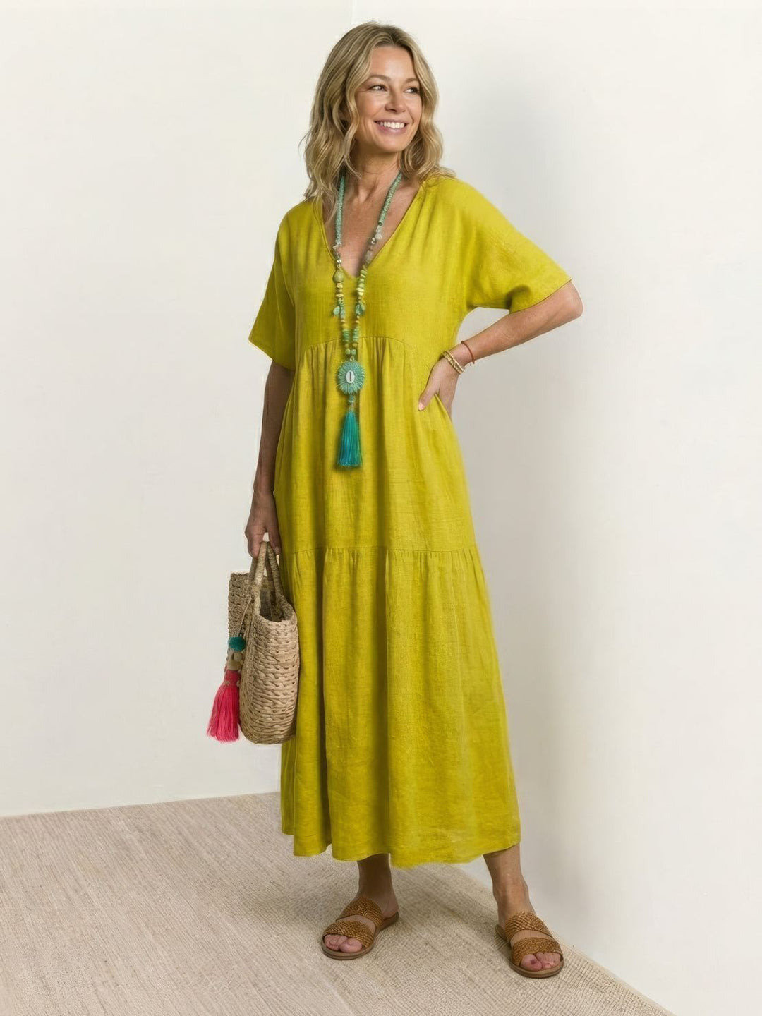 Atmungsaktives Damen Boho Maxikleid mit V-Ausschnitt, ein farbenfrohes, leichtes Sommer- oder Strandkleid.