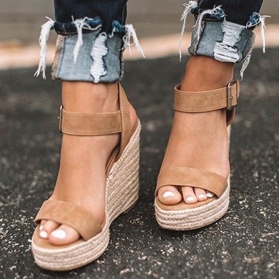 Stylische braun-schwarze Damen Espadrilles Sandalen mit Keilabsatz für eleganten Sommer- und Freizeitlook.