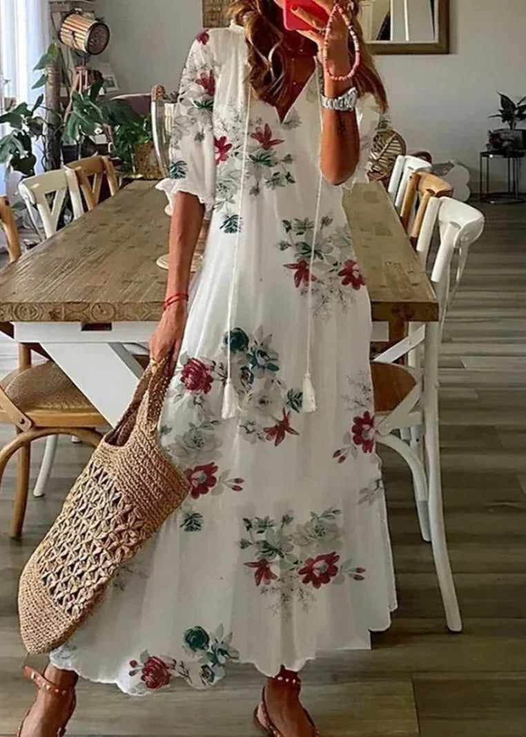 Schickes Damen Maxikleid mit floralem Muster und verstellbarer Taille, sommerliches Urlaubsoutfit.