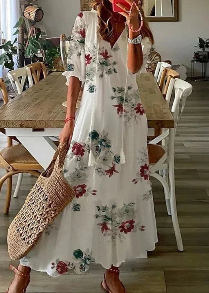 Schickes Damen Maxikleid mit floralem Muster und verstellbarer Taille, sommerliches Urlaubsoutfit.