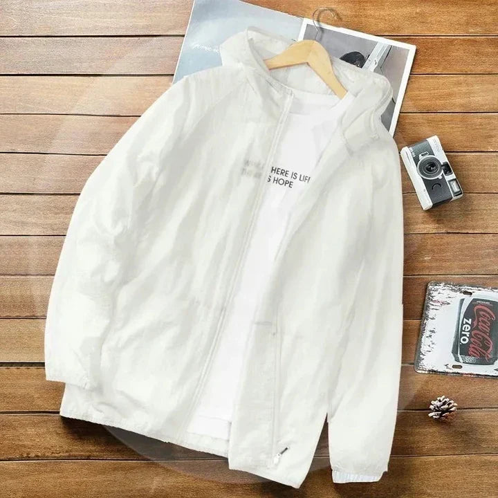 Vielseitige Unisex Kapuzenjacke für Sport und Freizeit, atmungsaktiv und mit UV-Schutz.