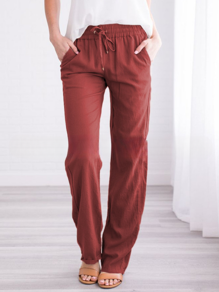 Leichte, bequeme Damen Freizeithose Regular Fit. Moderner Sommerbegleiter für Freizeitmode.