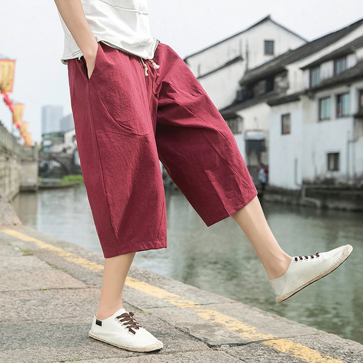 Casual Herren Dreiviertelhose, leicht und atmungsaktiv, ideal für einen entspannten Sommer-Look.