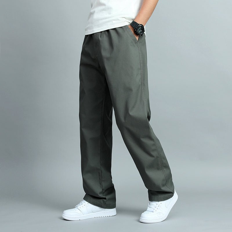 Vielseitige Herren Freizeithose mit geradem Schnitt und Multitaschen in Dunkelgrün, optimal für Alltag.