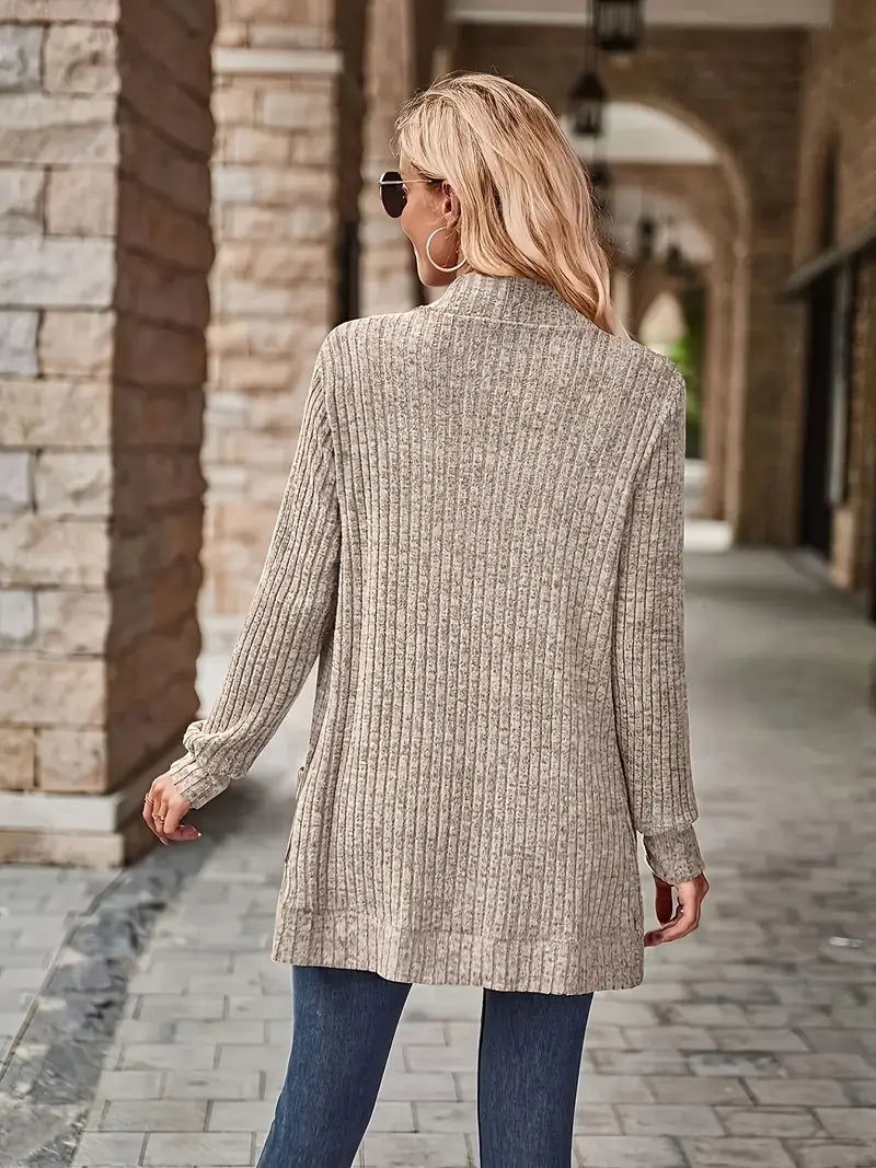 Vielseitiger Damen Cardigan aus weichem Strick, ideal für Herbst- & Wintermode.