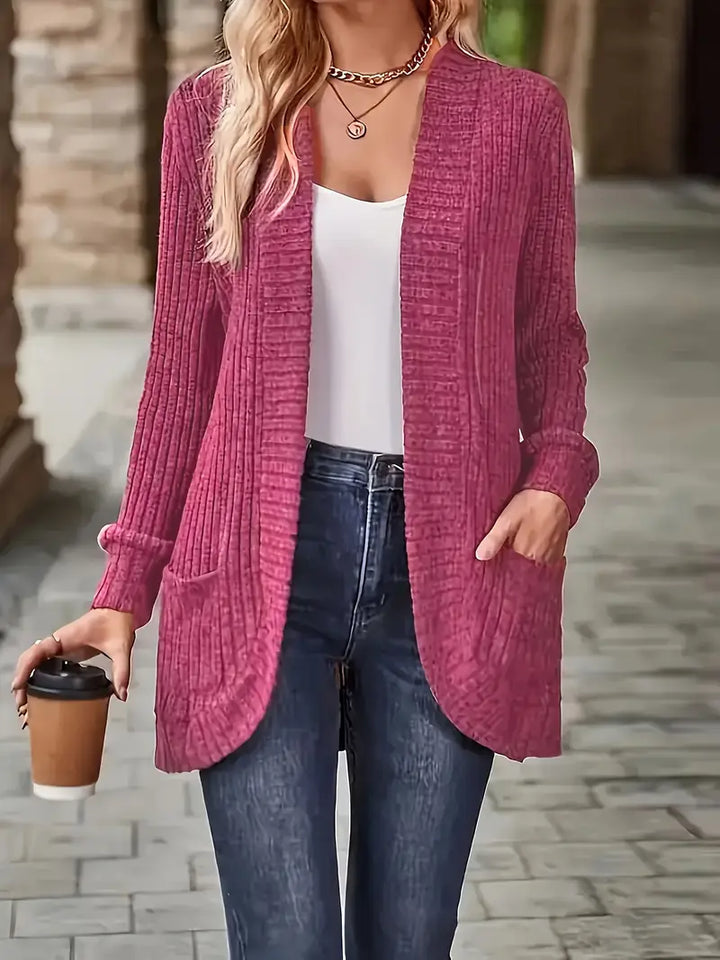 Gemütliche Damen Strickjacke mit langen Ärmeln, vielseitiger Cardigan für entspannte Alltagsmode.