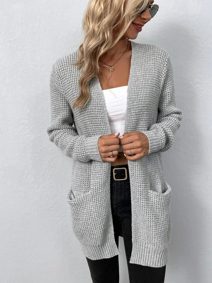 Hochwertige Damen Strickjacke aus feinem Strick, ideal als Oberbekleidung.