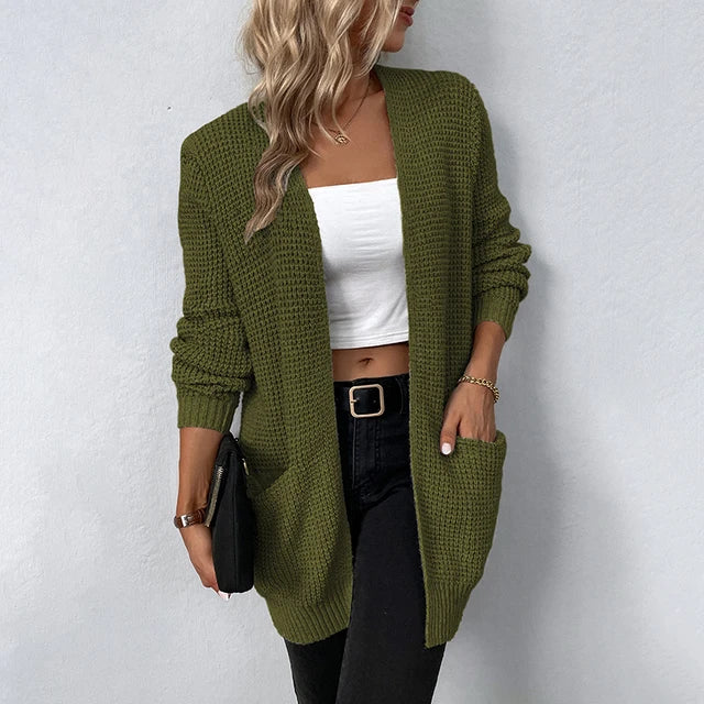 Bequeme Damen Strickjacke aus weichem Strick, ideal für kühle Tage.