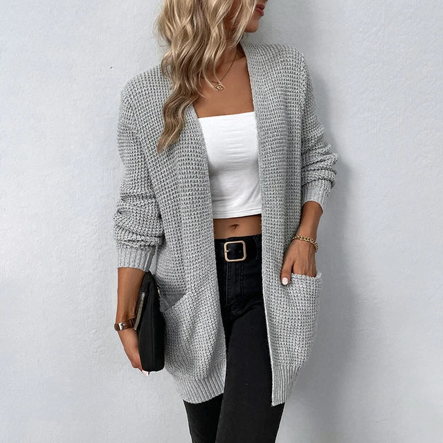 Elegante Damen Strickjacke mit praktischen Taschen, perfekt für jeden Anlass.