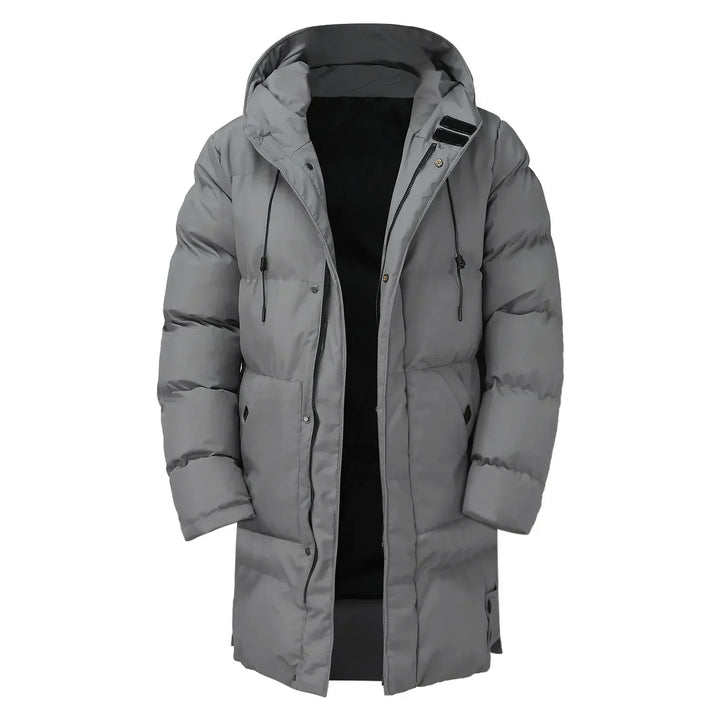 Herbstliche Herrenjacke in Nahaufnahme, zeigt Materialqualität und Verarbeitung.