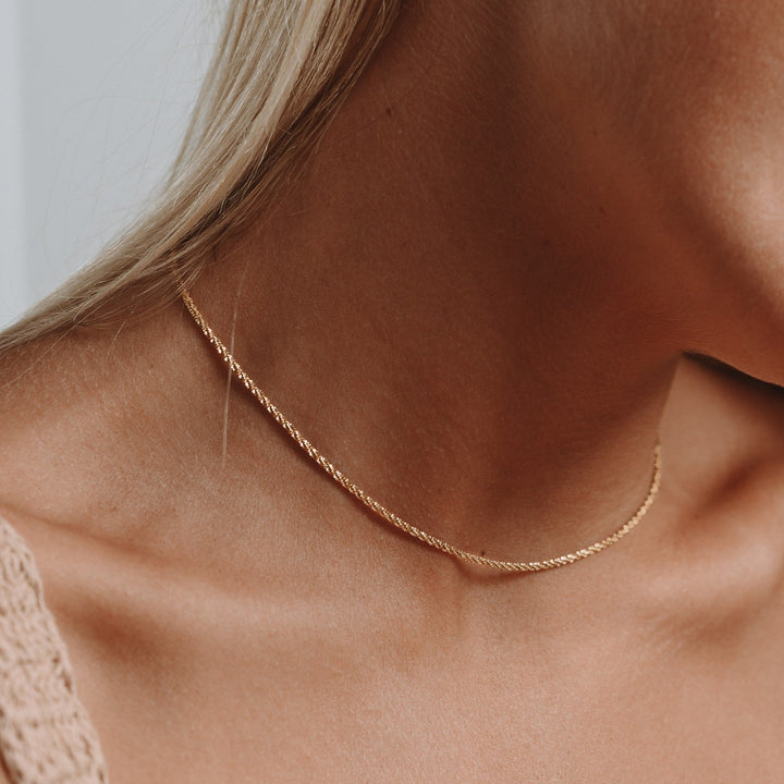 Elegante Gliederkette für Damen in Silber aus Edelstahl. Verstellbar & wasserdicht, ideal als modisches Accessoire.