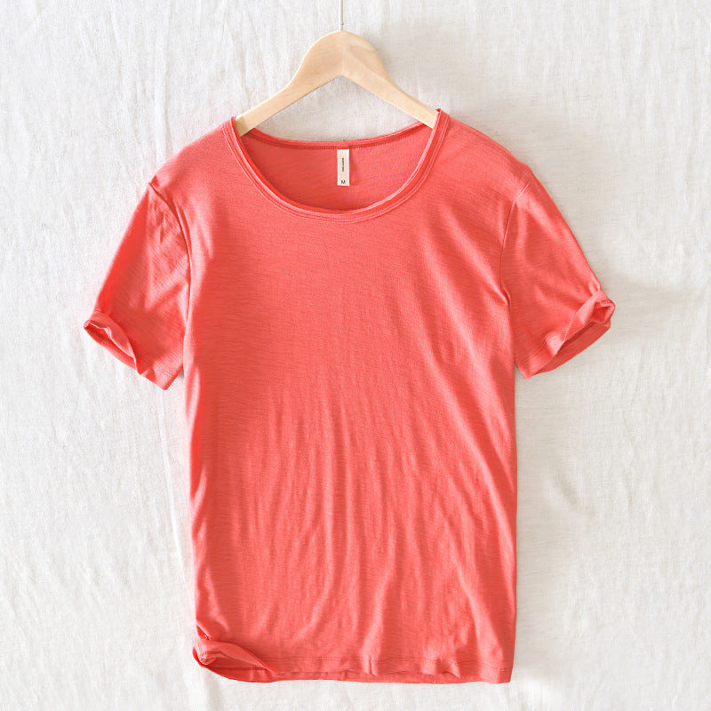Graues Basic T-Shirt für Herren. Modernes Kurzarm Shirt, ideal als Freizeitkleidung und Sommer T-Shirt.