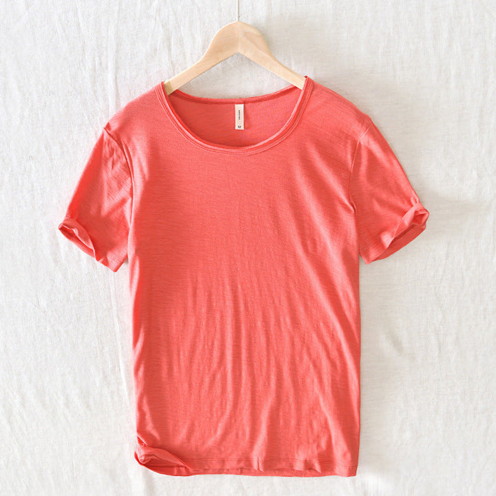 Graues Basic T-Shirt für Herren. Modernes Kurzarm Shirt, ideal als Freizeitkleidung und Sommer T-Shirt.