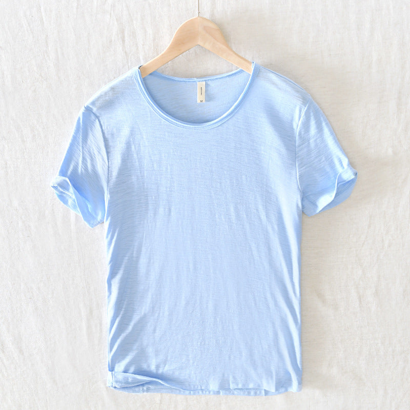 Rotes Herren Basic T-Shirt. Hochwertiges Oberteil, perfekte Freizeitkleidung und alltagstaugliches Komfort Shirt.