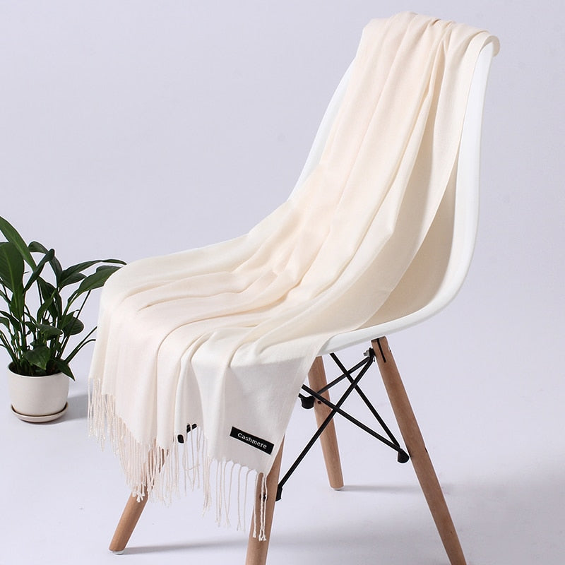 Weicher, eleganter Damen-Winterschal aus Polyester, vielseitig tragbar für stilvolle Frauen.