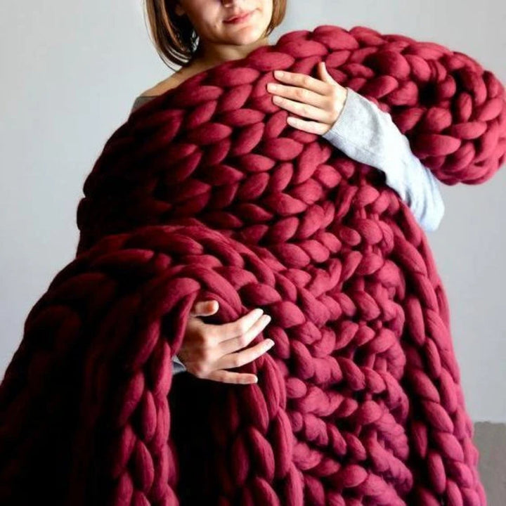 Strickgarn XXL Chunky 1000g LuxaWool in Nahaufnahme, ideal für warme, flauschige Decken & Kissen.